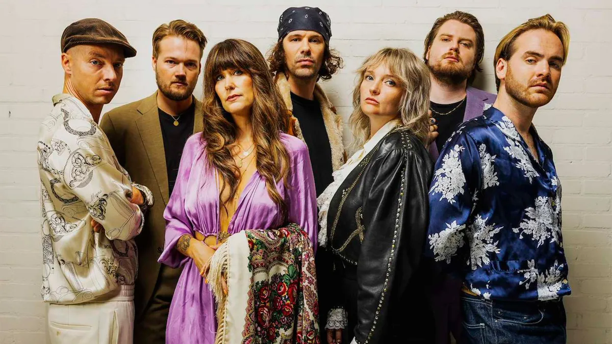 Rumours Live: The Music of Fleetwood Mac performed by The Cosmic Carnaval at Melkweg